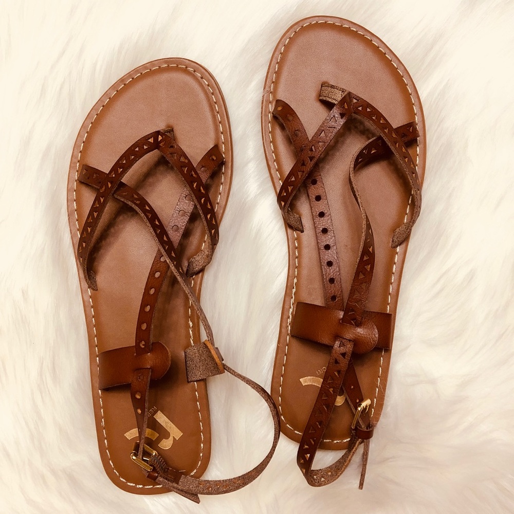 Report Sandals